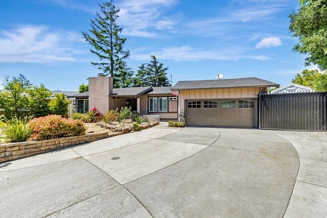 Building Photo - Saratoga Gem - 4BR Home Open Floor Plan & ...