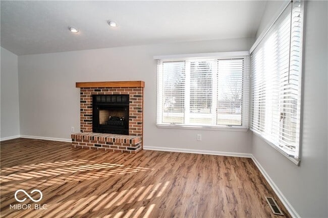 Building Photo - 802 Westridge N Dr