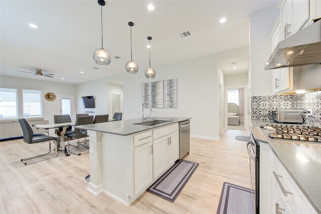 Building Photo - 22534 Petrizzi Ln