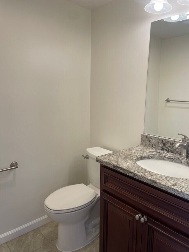 Building Photo - Move in Special!! Beautiful 4 bed/4.5 bath...