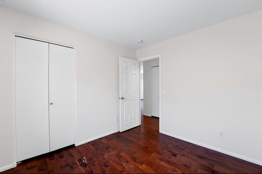 Building Photo - 42551 W Hillman Dr
