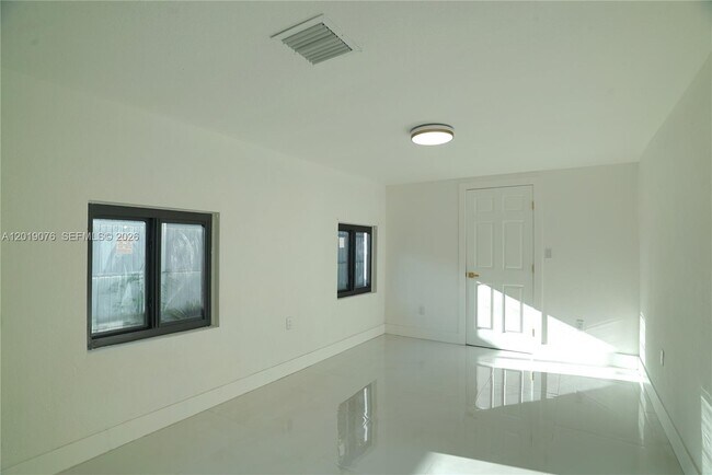 Building Photo - 315 NW 127th St