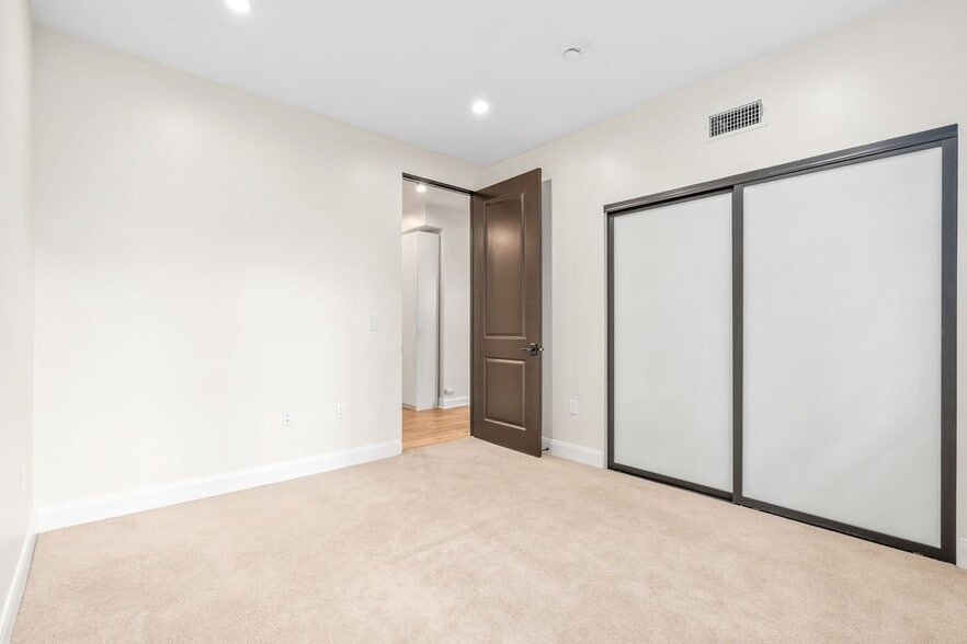 Building Photo - 10647 Ashton Ave