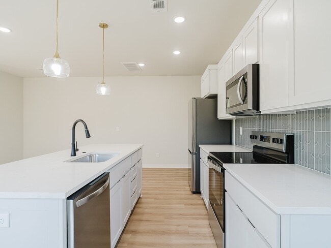Building Photo - 1720 Cuppett Cir
