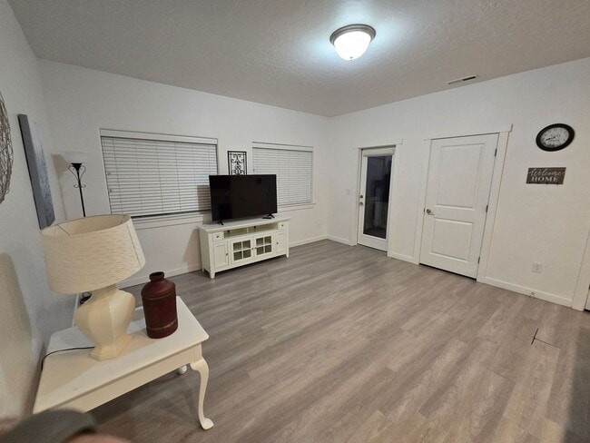 Building Photo - 5566 Cherry Ln