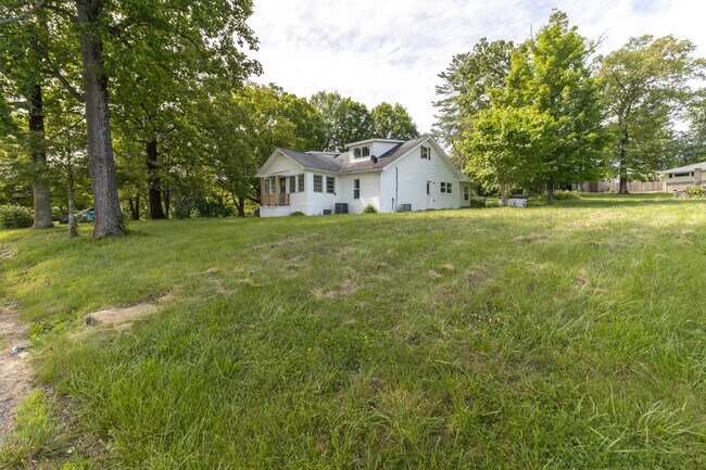 Building Photo - 9448 Lusk Rd