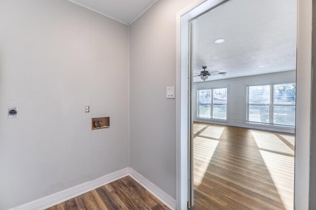 Building Photo - 6720 Lancaster Dr