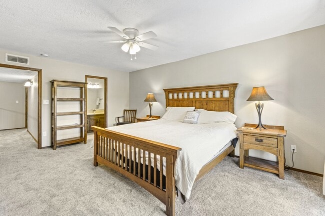 Building Photo - 214 Metz Dr