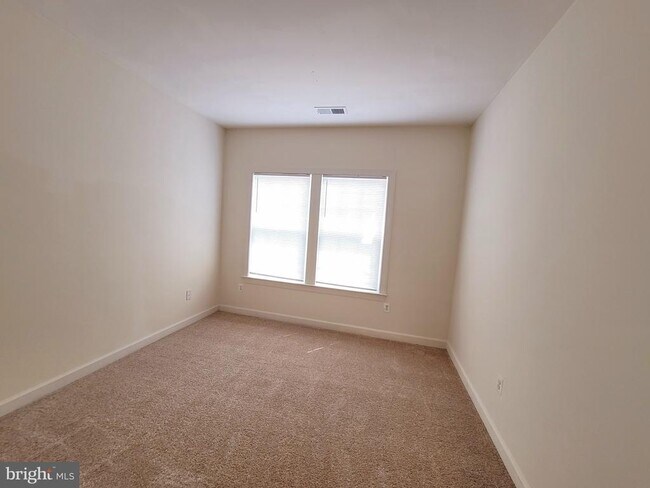 Building Photo - 4066 Finsbury Lane