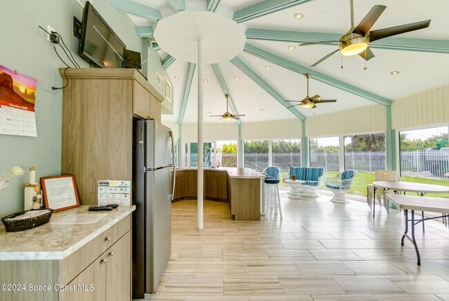 Building Photo - 4000 Ocean Beach Blvd