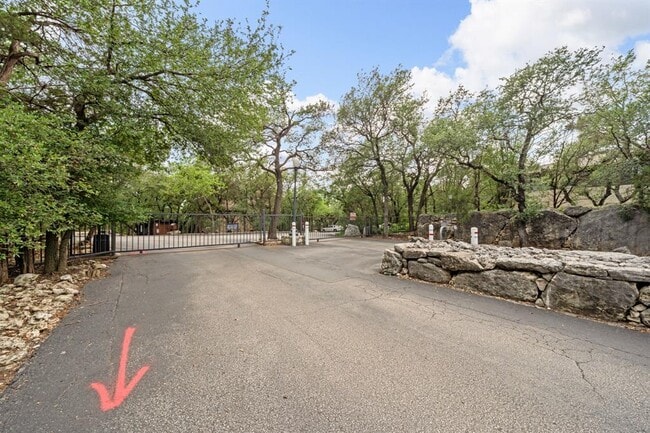 Building Photo - 4711 Spicewood Springs Rd