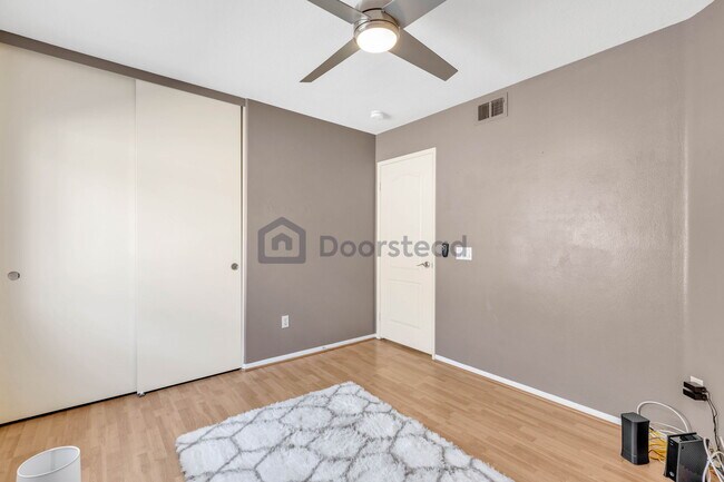 Building Photo - 6042 E Birdcage Ct