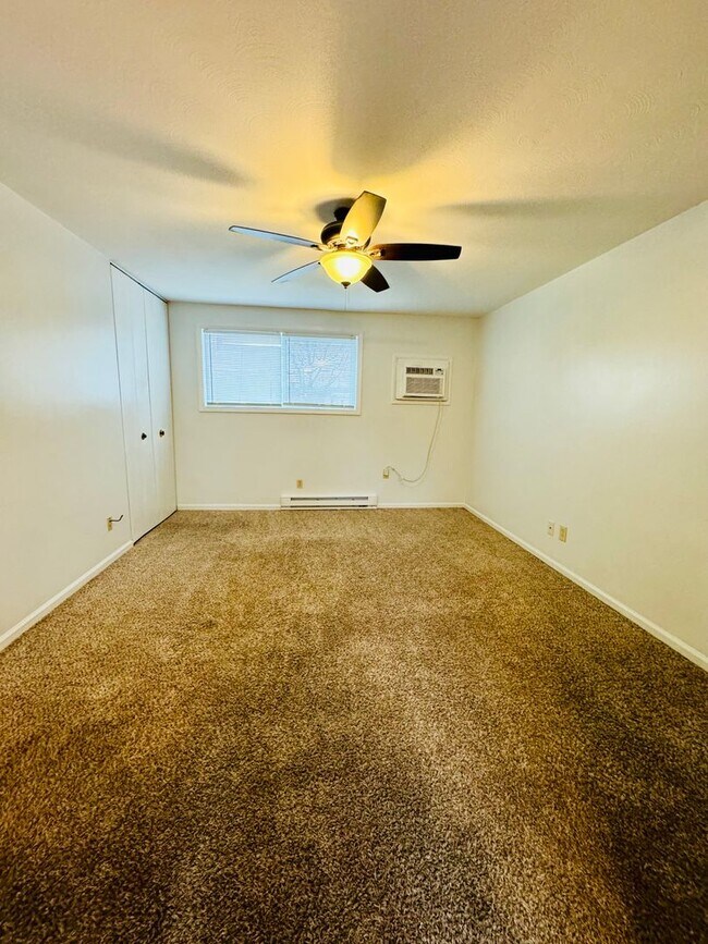 Building Photo - Two Bedroom Apartment for Rent