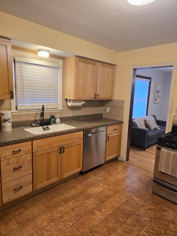 Building Photo - 2405 Sycamore St