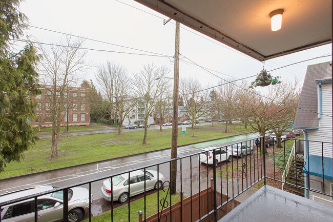 Photo - 539 NE Ravenna Blvd