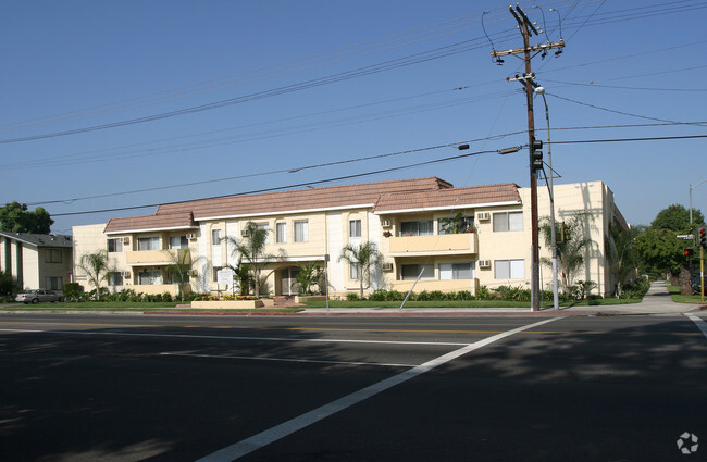 Building Photo - Woodman Villas