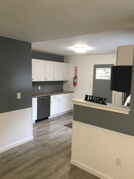 Building Photo - 233 Linden Ave