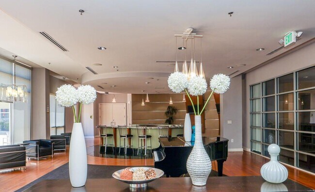 Building Photo - 711 Cosmopolitan Dr NE