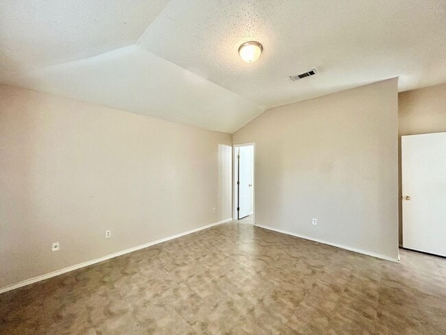 Building Photo - 2 Bedroom 2 bath in BIG COUNTRY GDN HMS