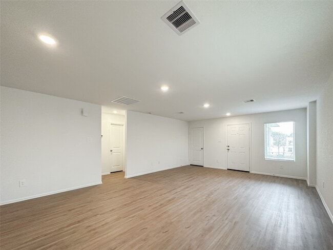 Building Photo - 1480 Las Cuevas Dr