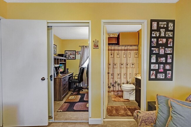 Building Photo - Beautiful 2BR/2BA WITH GARDEN VIEW in the Hear of Boca (55+ community)