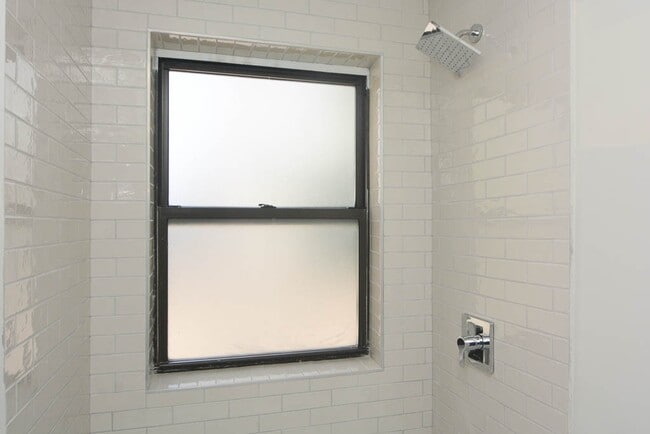 Building Photo - 508 W Belmont Ave