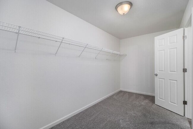 Building Photo - 5659 Claremount St