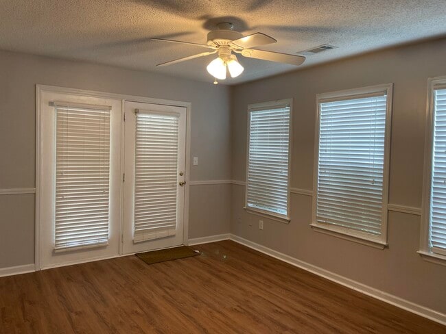 Building Photo - 1315 Triple Tree Ln SW