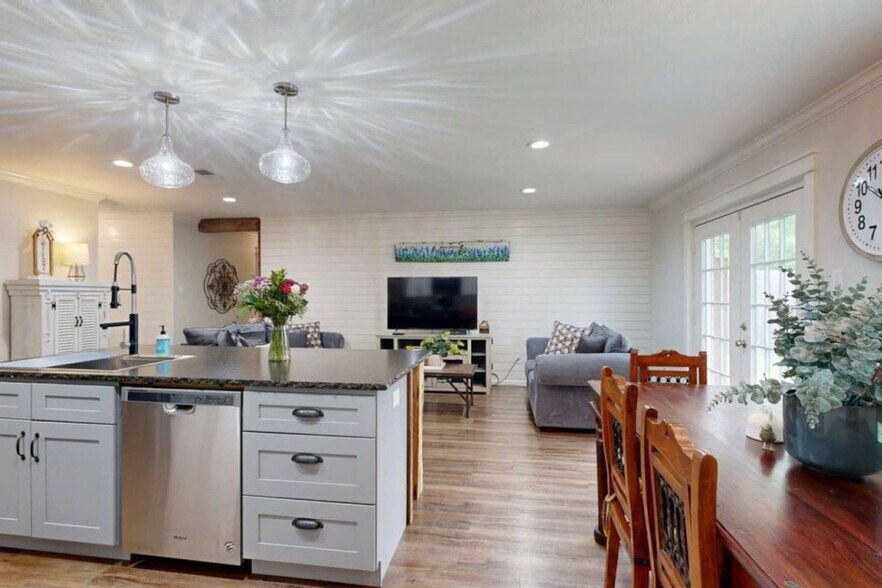 Building Photo - 3004 Red Robin Loop