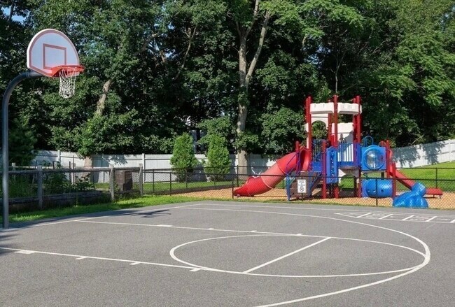 Building Photo - 2009 Symmes Cir