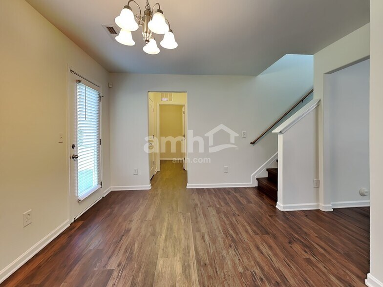 Building Photo - 3022 Bushfield Dr