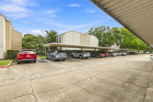 Building Photo - 1100 Augusta Dr