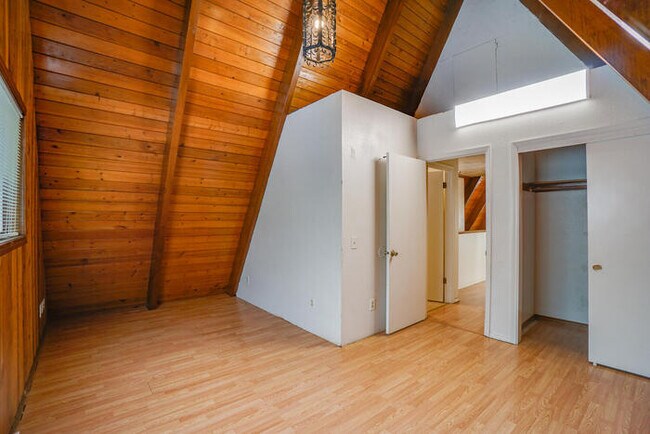 Building Photo - COUNTRY LIVING IN WASHOUGAL