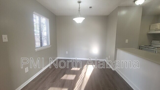 Building Photo - 906 Candlewood Dr NW