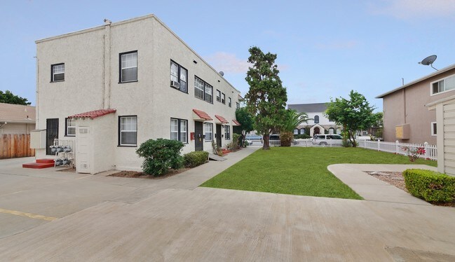 Building Photo - 3515 E 10th St