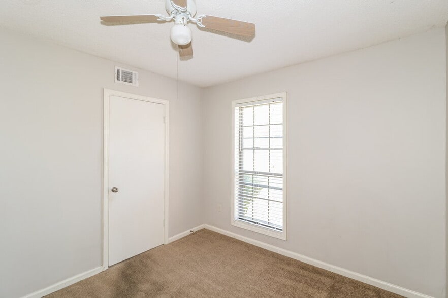 Building Photo - 7261 Hollorn Ln