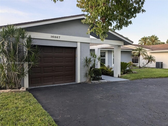 Primary Photo - 16867 Royal Poinciana Dr