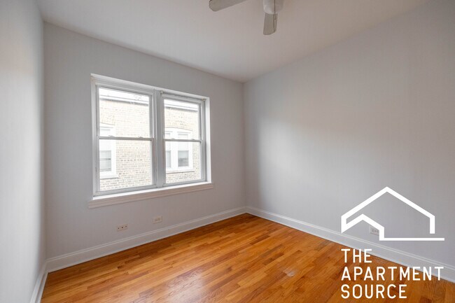 Building Photo - 2004 W Jarvis Ave