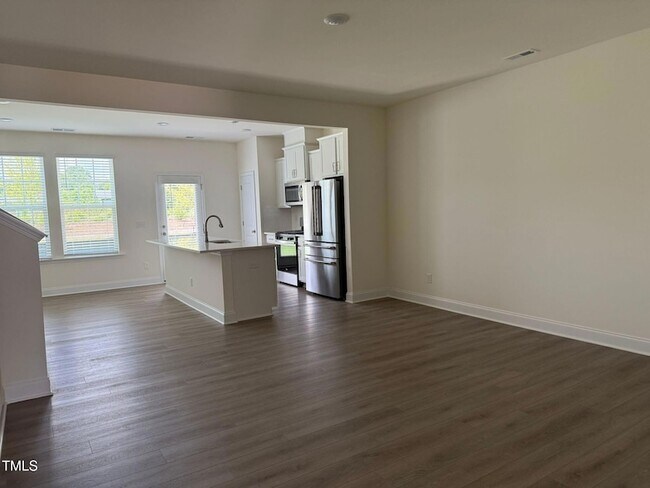 Building Photo - 48 Hyacinth Ln