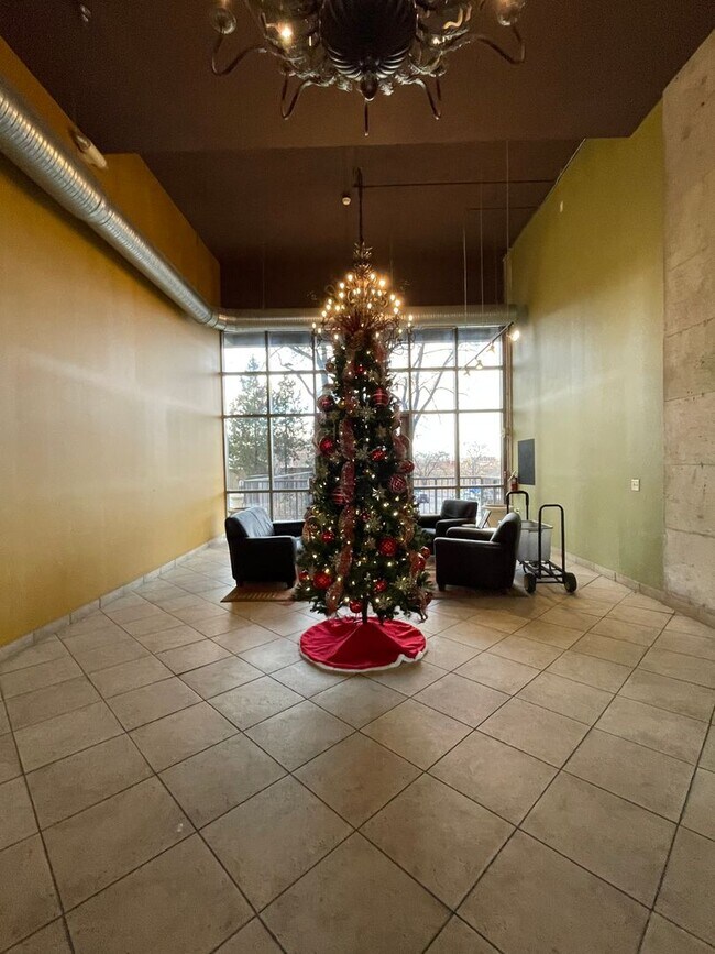 Building Photo - Stunning 2-Bed, 2-Bath Condo for Rent – Pr...