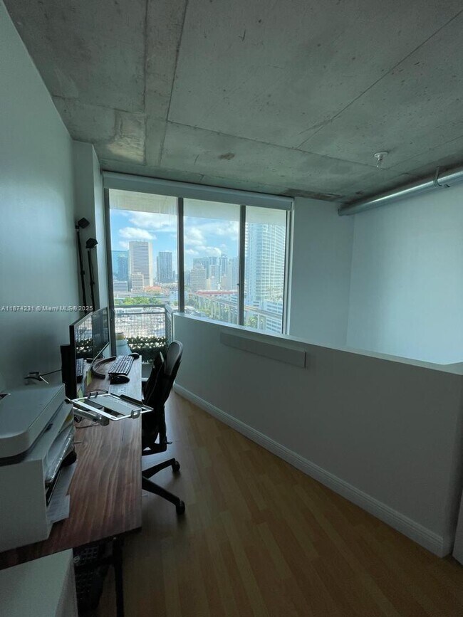 Building Photo - 690 SW 1st Ct