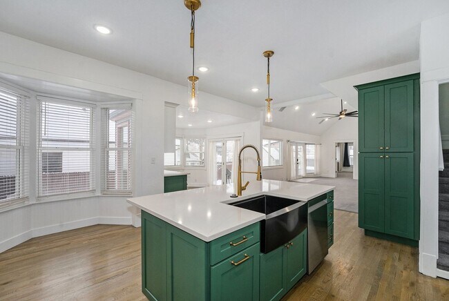 Building Photo - 4 Bed 2.5 Bath Available Now in Sloans Lake!