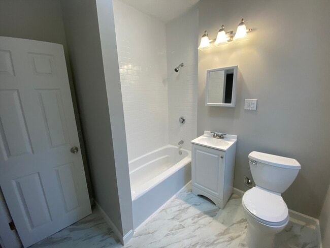 Building Photo - 39 Harwood St