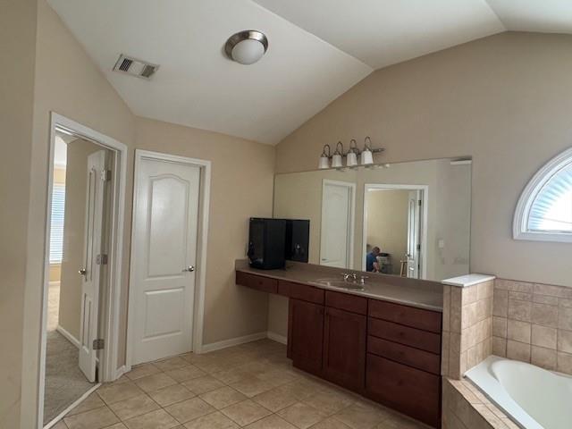 Building Photo - 2065 Manor View