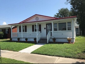 Building Photo - 304 N 11th St