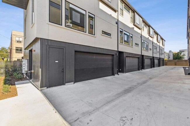 Building Photo - 2916 Hawthorne Ave