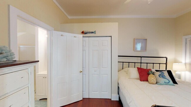 Building Photo - 12 Months Lease - 1 Bedroom, 1 Bathroom ap...