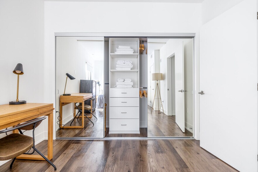 Building Photo - 129 S Kings Rd