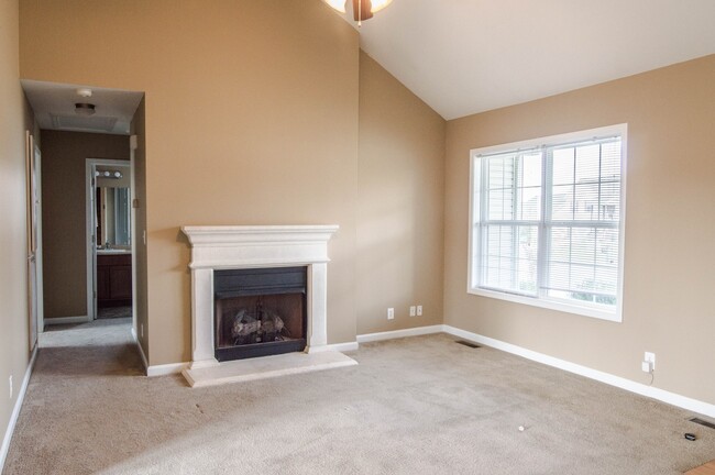 Building Photo - Pet Friendly Three Bedroom with Bonus!