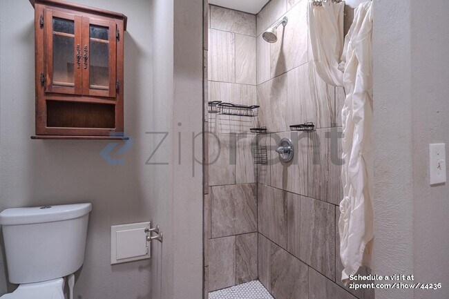Building Photo - 1558 O'Connor Dr
